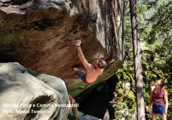 Fare boulder sul “letto del fiume” a Magic Wood