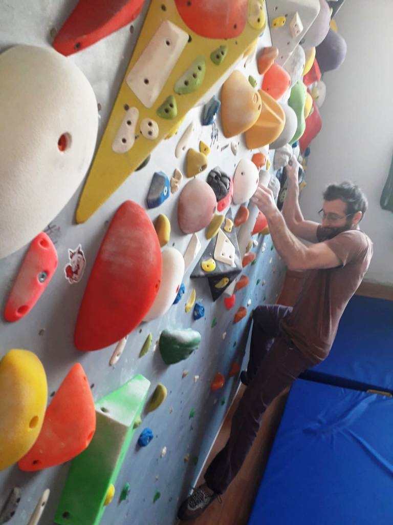 Come costruirsi una parete di arrampicata in casa