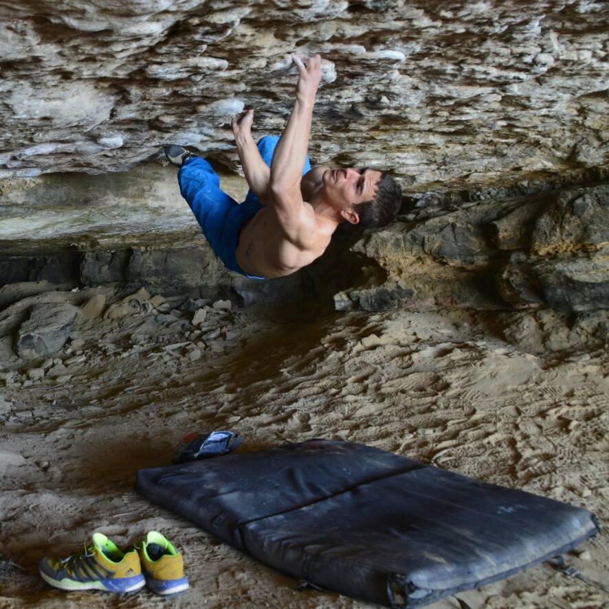 Novelle d'arrampicata: boulder, caverne, diritti umani