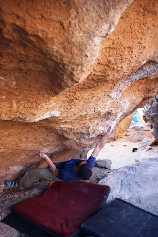 La tecnica di arrampicata in strapiombo: il rovescio