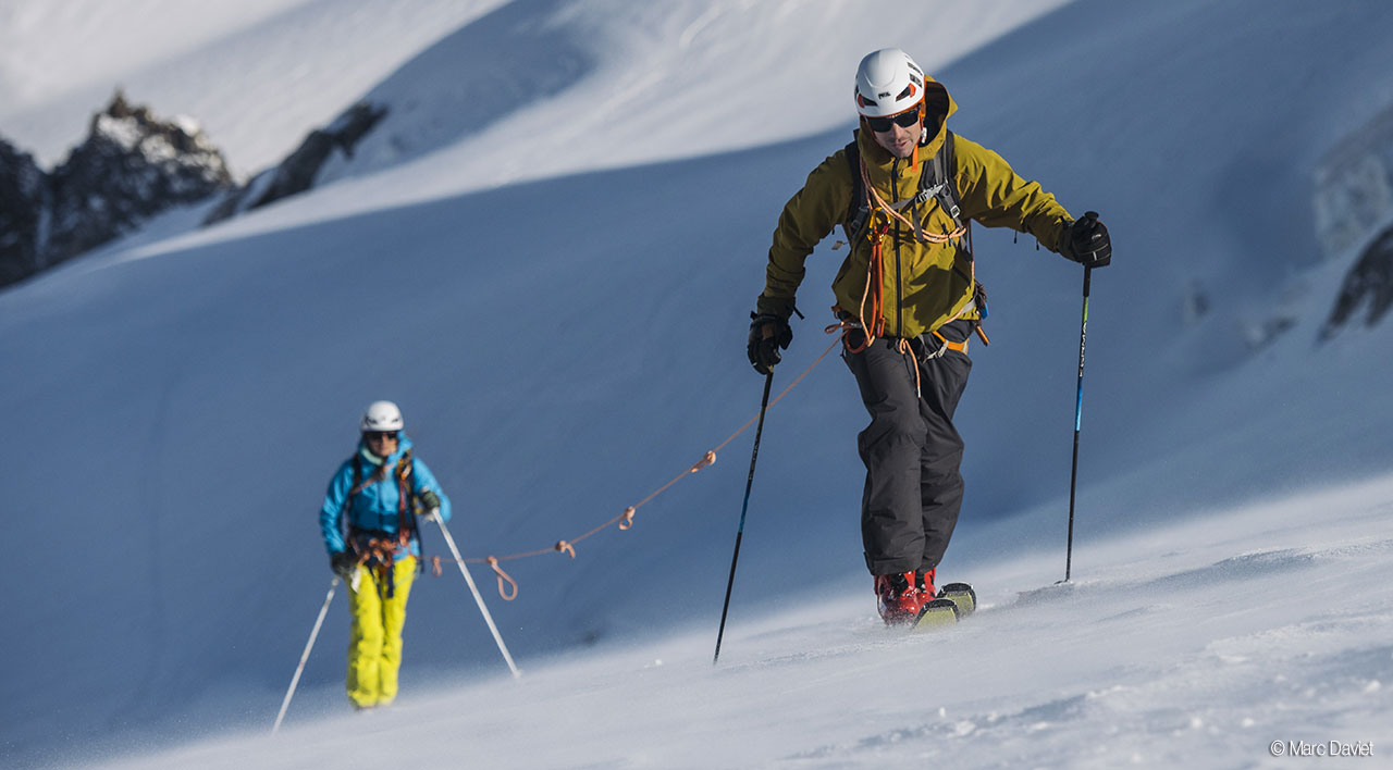 Petzl presenta i suoi nuovi caschi certificati per lo sci-alpinismo