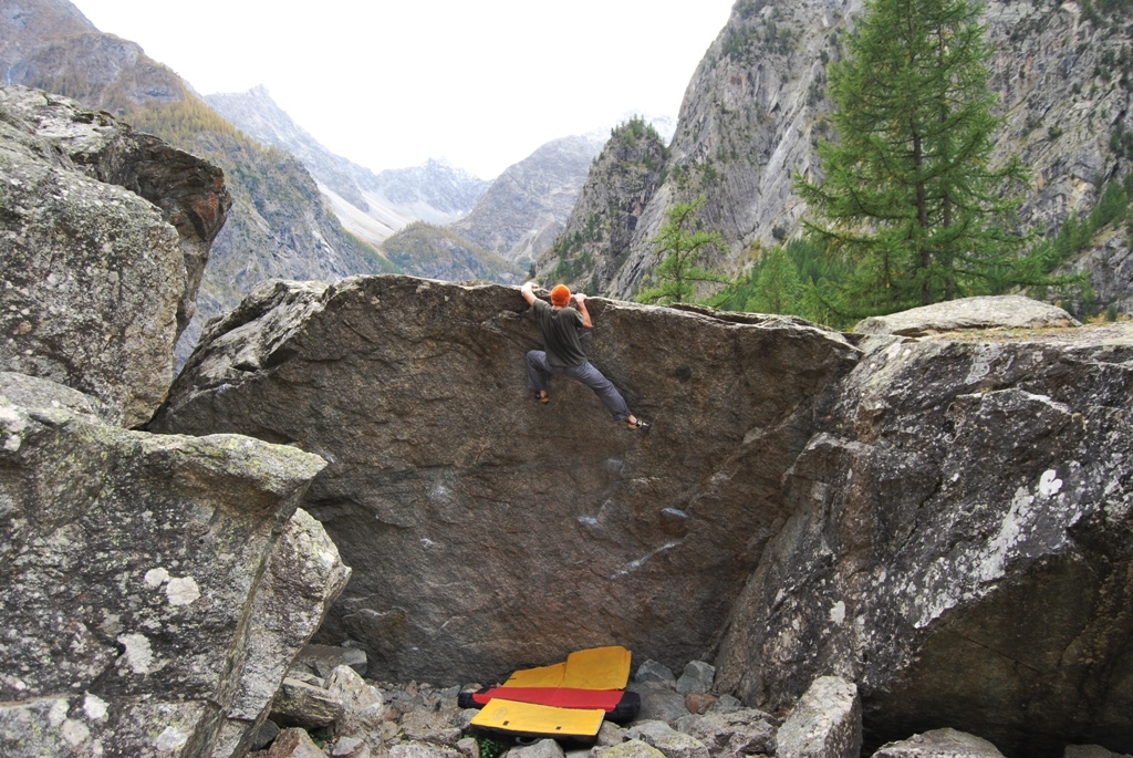 Boulder ad Ailefroide - Oliunìd is bloc