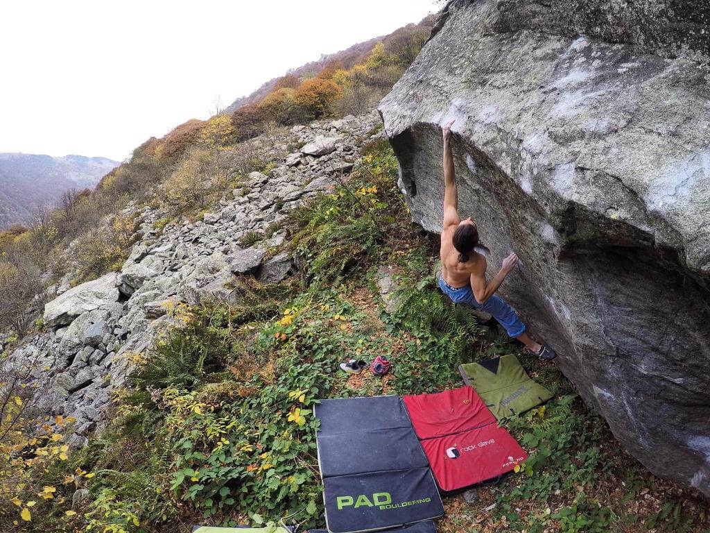 Fare boulder in Val Ellero