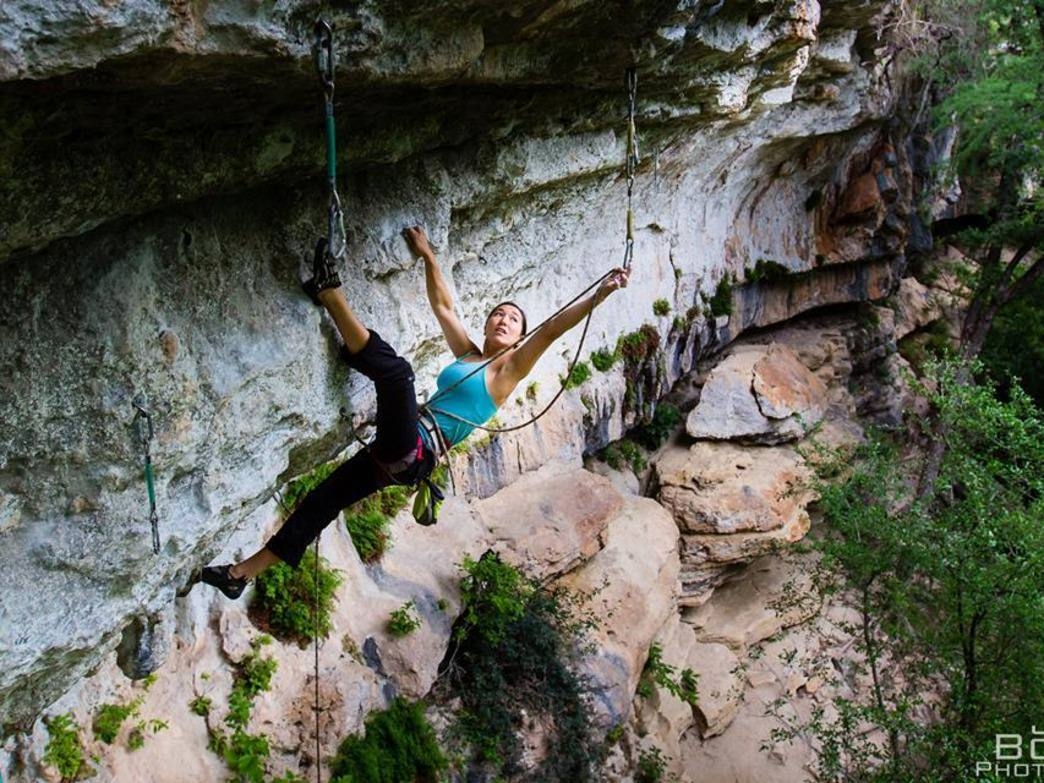 Come smontare una via di arrampicata in strapiombo – Te lo dice Oliunìd